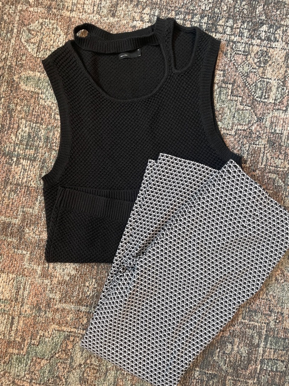 Chico's Womens 4 So Slimming Ankle Pants Black and White Geometric Pattern